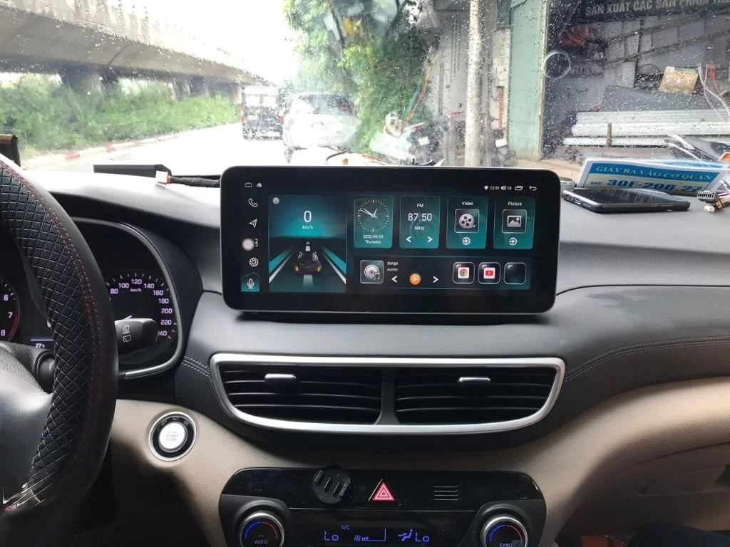 شاشة توسان 2019-2020 بحجم 12.3 انج