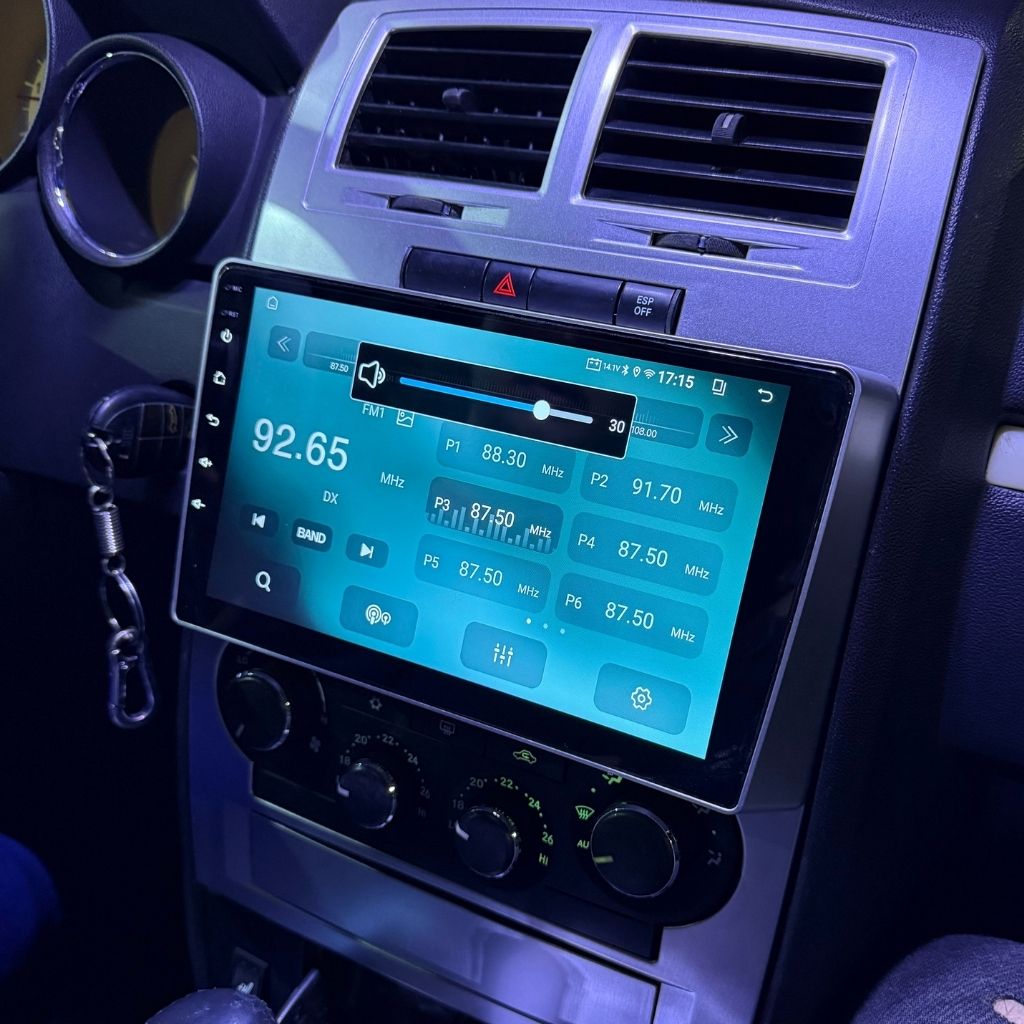 شاشة أندرويد دودج جارجر 2009–2010 مع إطار مخصص